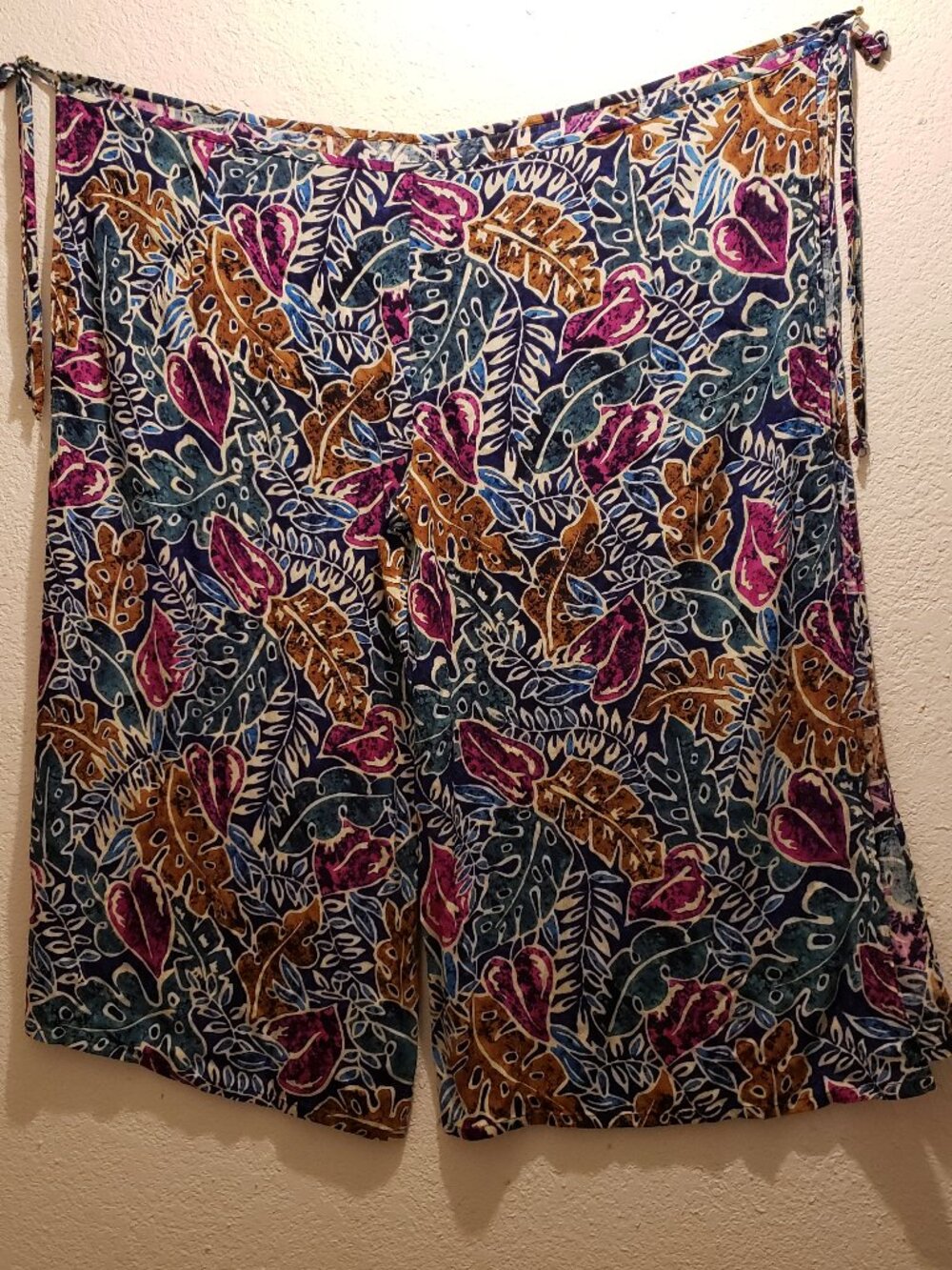 Hilo Hattie the Hawaiian Original L/XL Tropical Leaf Multicolor Slit Side Pants